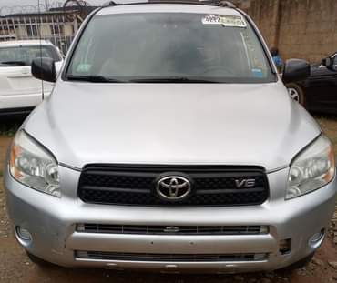A picture of Toyota RAV4 2007