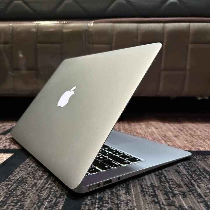 A picture of Macbook air