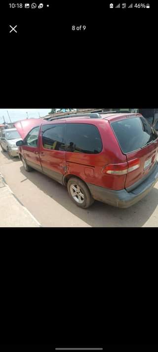 A picture of Toyota sienna 2002
