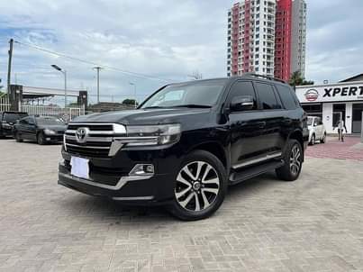 A picture of LANDCRUISER V8
