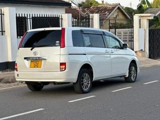 A picture of Toyota isis