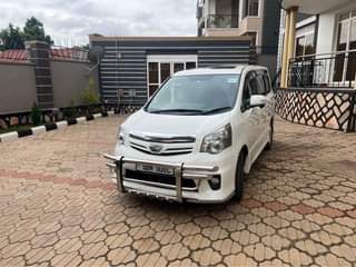 A picture of Toyota Noah 2011 4wd