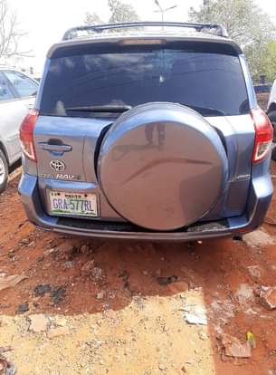 A picture of Toyota Rav4 08 model 3 row seat Everything is working