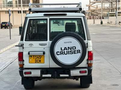 A picture of TOYOTA LANDCRUISER LX