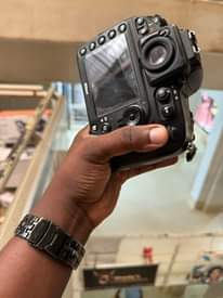 A picture of Nikon 800 D ON SALE WITH 70 200 LENSE