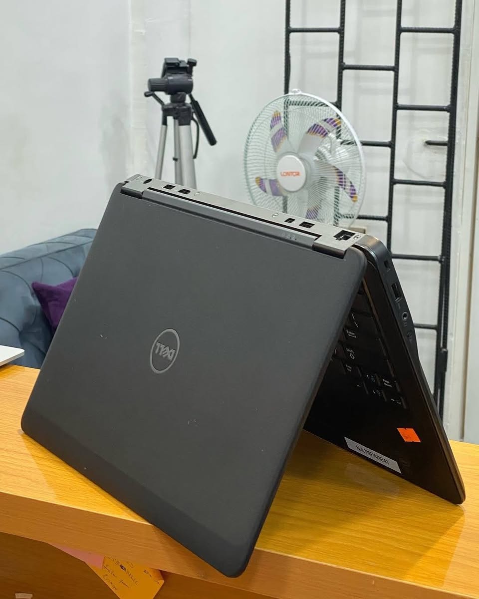 A picture of Dell latitude E7440 i5