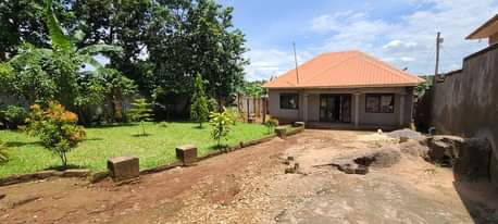 A picture of Mpererwe Kitegombwa estate 4bedrooms on 65120feet titled plot 120million 0705783434