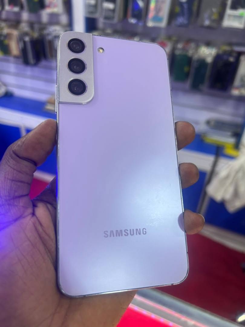 A picture of Samsung galaxy s22 plus 256gb