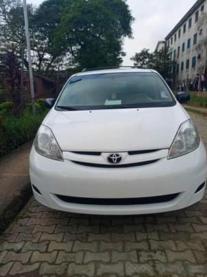 A picture of Toyota Siena Tokunbo