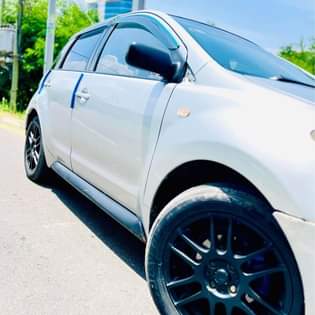 A picture of TOYOTA I S I
