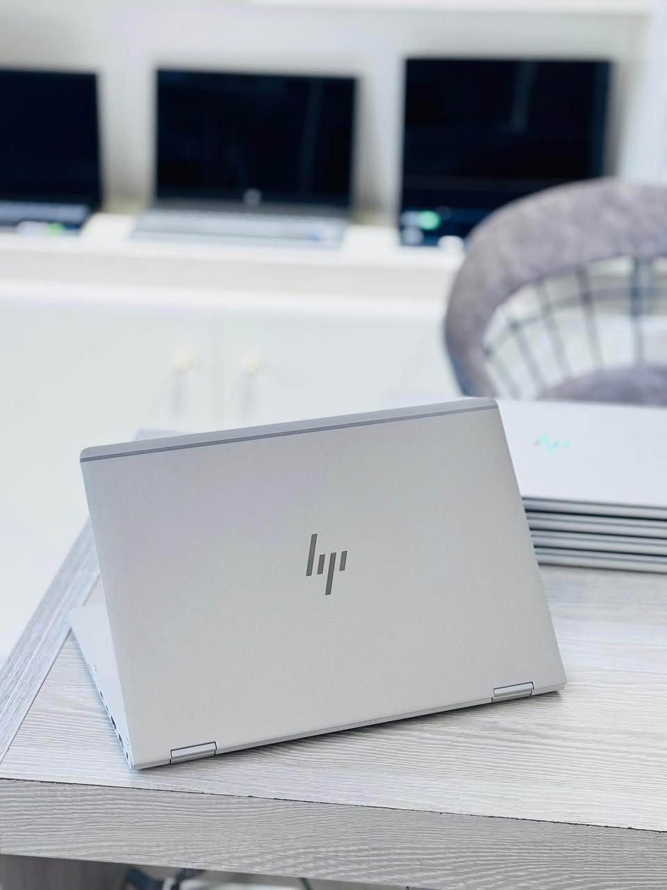 A picture of HP EliteBook 1030 G2 BEI 1 050 000 WhatsApp http