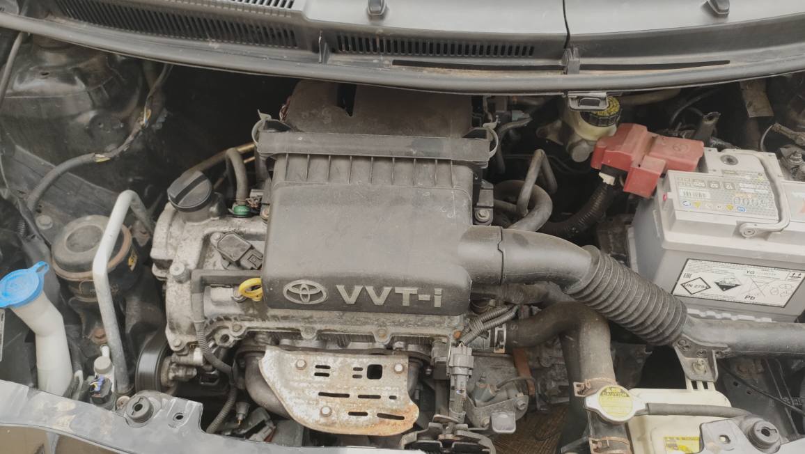 A picture of Cleaning Toyota Yaris 09 010