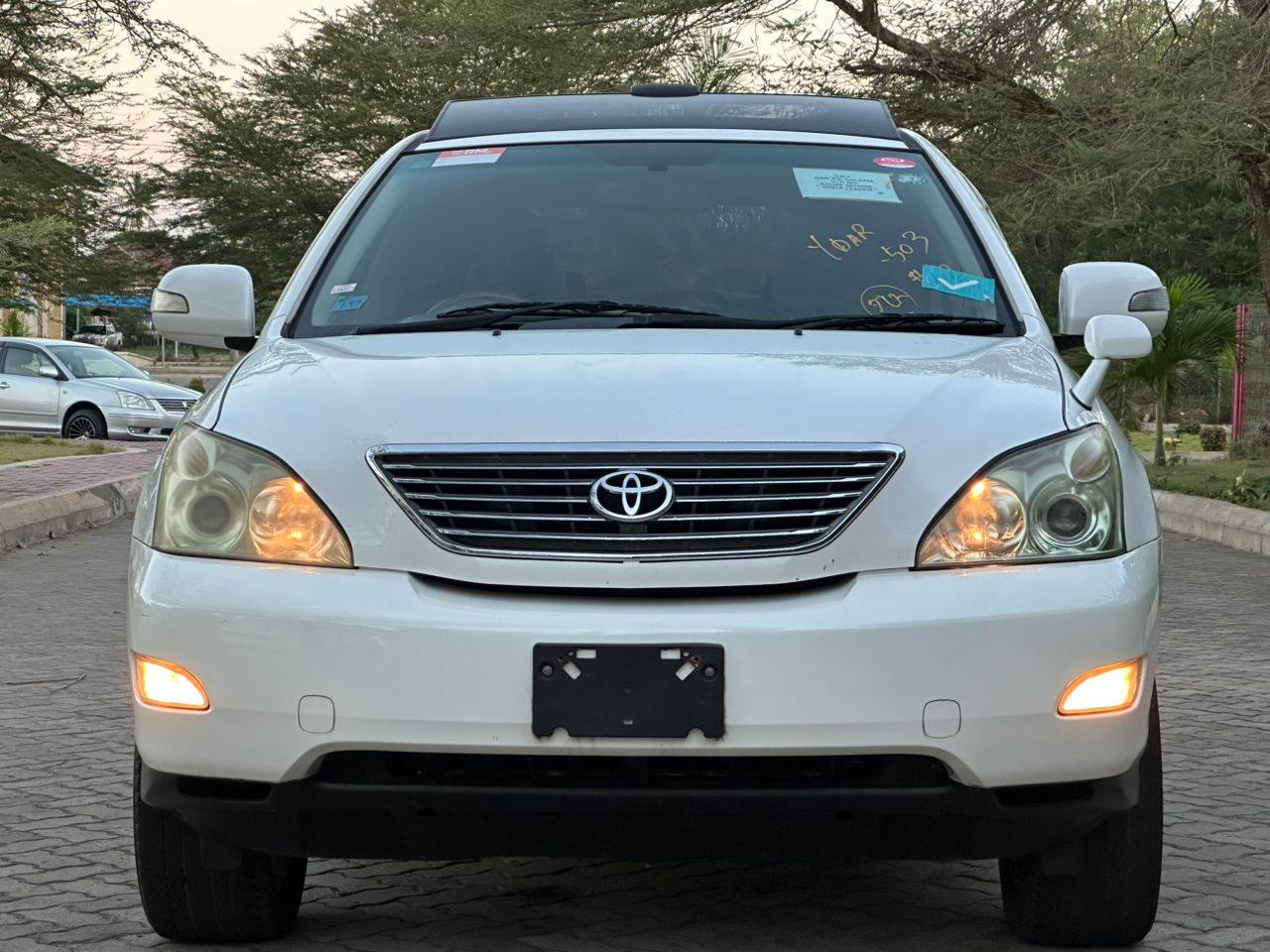 A picture of TOYOTA HARRIER 2006