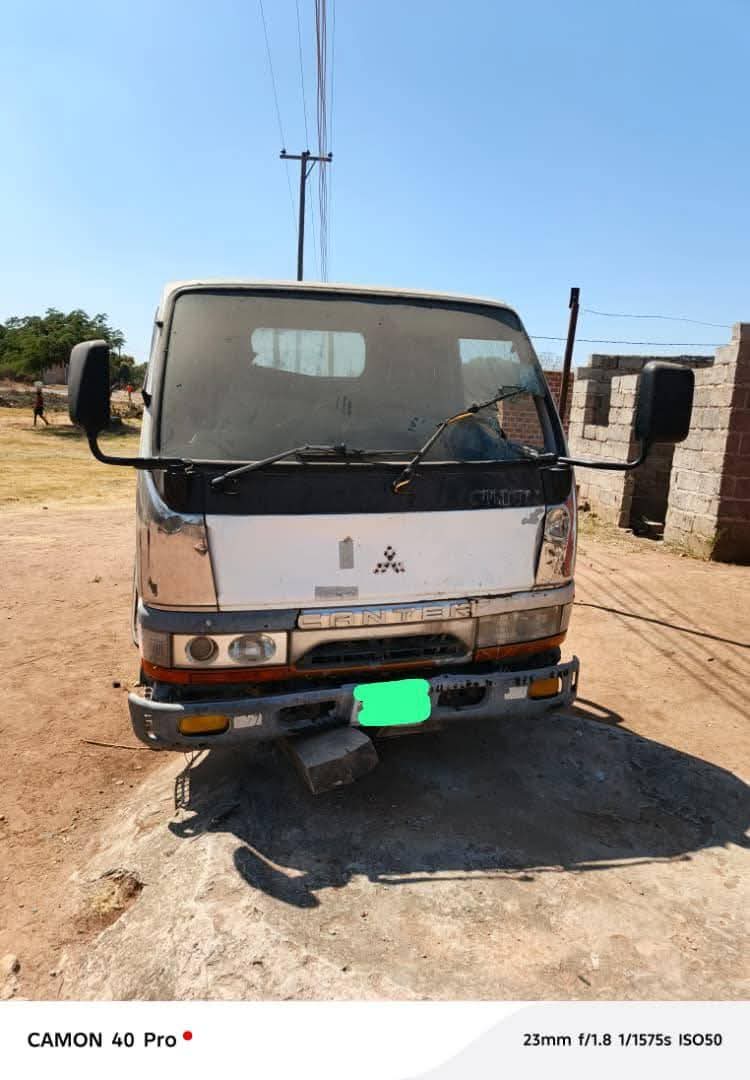 A picture of 2 tonnes canter body No engine no gear box Breaking