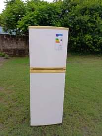 A picture of Boss fridge double door inagandisha na kupoza vzr Haina tatizo