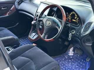 A picture of TOYOTA HARRIER OLD MODEL
