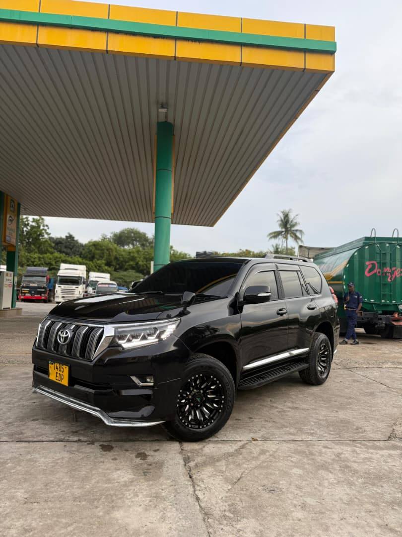 A picture of LANDCRUISER PRADO Price 105 000 000 Year 2018 Color BLACK