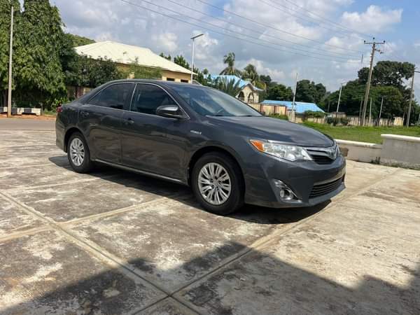 A picture of FOREIGN USED TOYOTA CAMRY 2013 MODEL KEYLESS HYBRID WITH DUTY