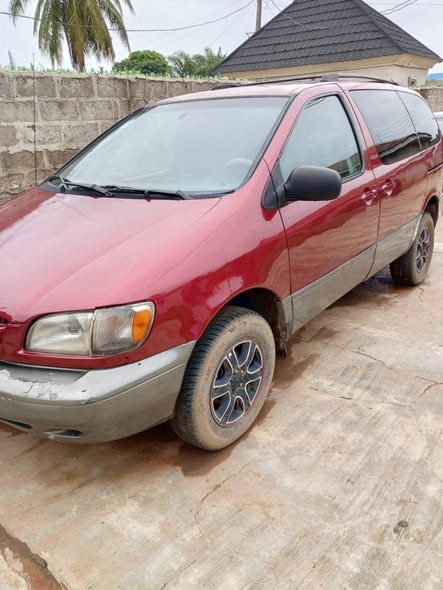 A picture of Toyota sienna