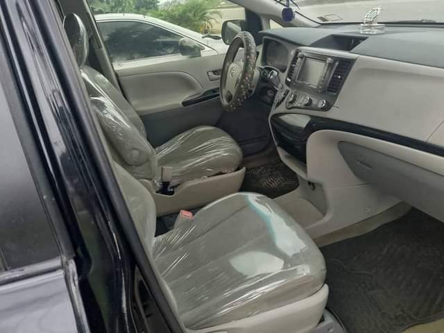 A picture of 2012 Toyota sienna