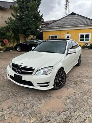 A picture of Mercedes Benz