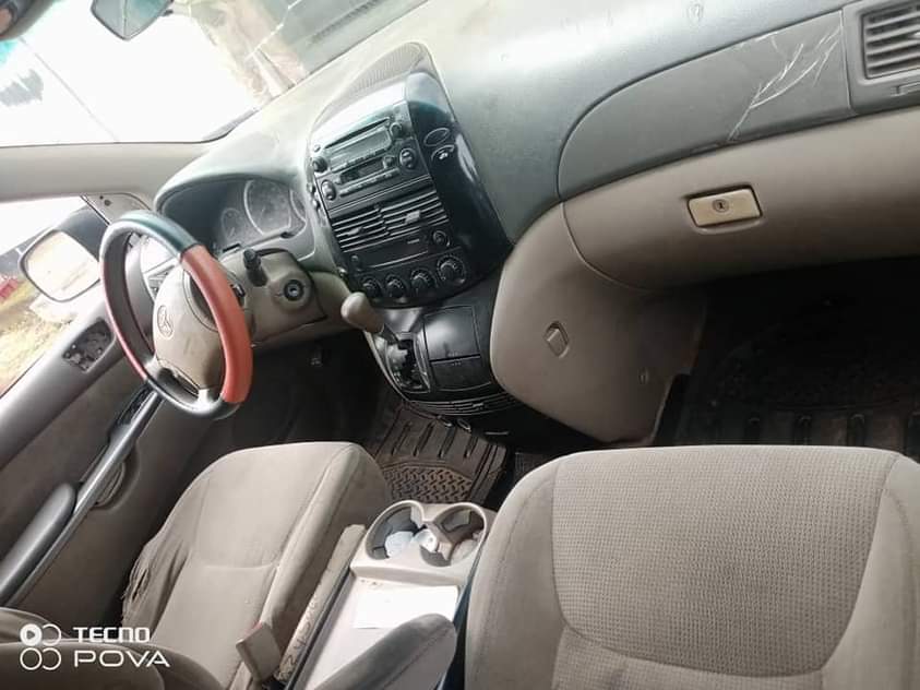 A picture of 2005 TOYOTA SIENNA