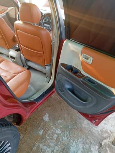 A picture of Toyota highlander 05