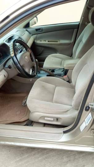A picture of 2004 Toyota Camry LE