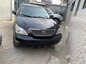 A picture of Lexus RX330 05