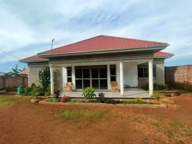 A picture of 160m House on sale 160m located at wakiso nkowe Has