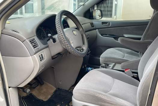 A picture of 2005 Toyota Sienna