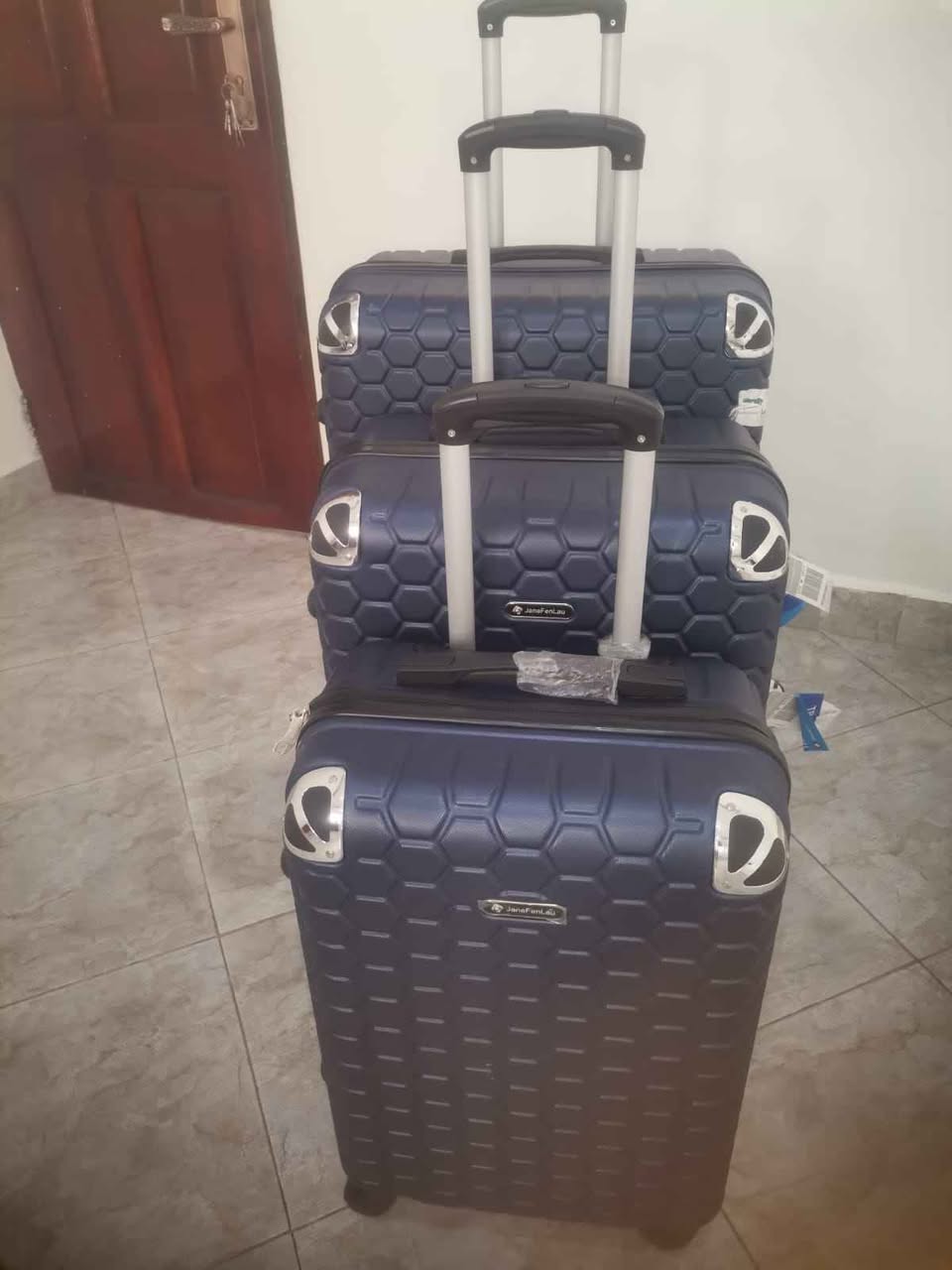 A picture of Suitcases set