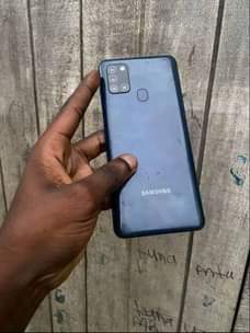 A picture of Samsung a21s gb 32 ram 3 camera ya mbele ina