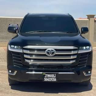 A picture of Toyota land cruiser V8