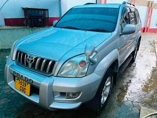 A picture of Prado diamond 120 gari ipo vizuri sana Bei ml 28