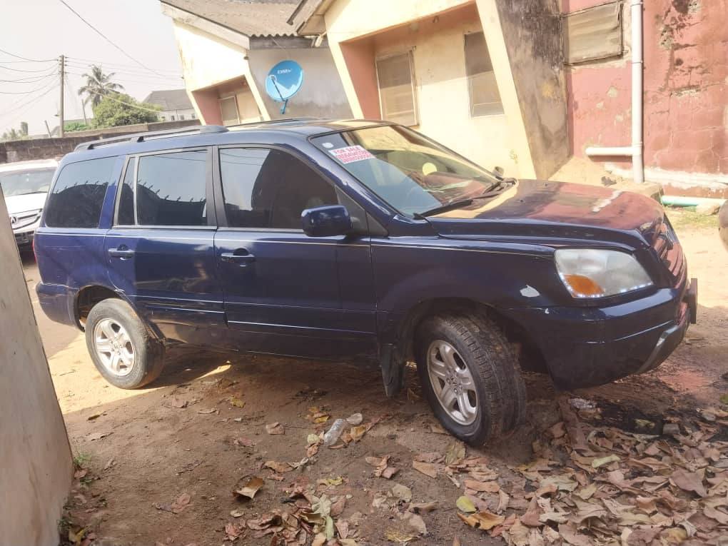A picture of Honda pilot 05 For Sale