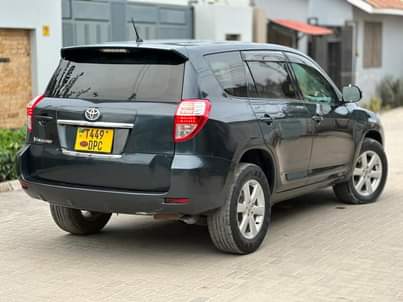 A picture of Toyota vanguard price 23M Full AC 0713020919 7 seat capacity