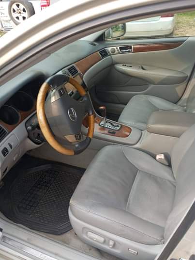 A picture of Lexus es330 for sale dm serious buyers