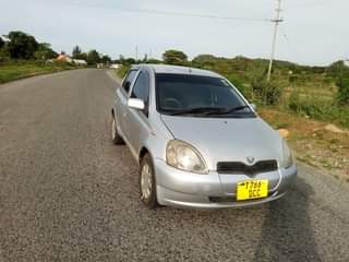 A picture of 2000 Toyota vitz