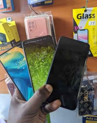 A picture of Samsung S10e gb 128