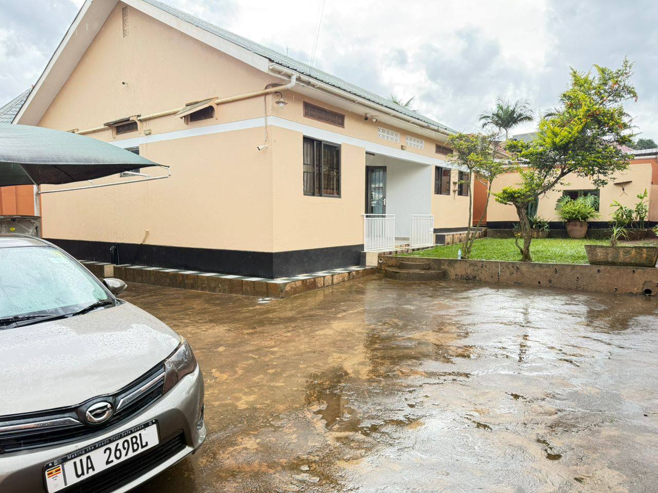 A picture of Namugongo Kyaliwajala road house for sale 280m private mailo land