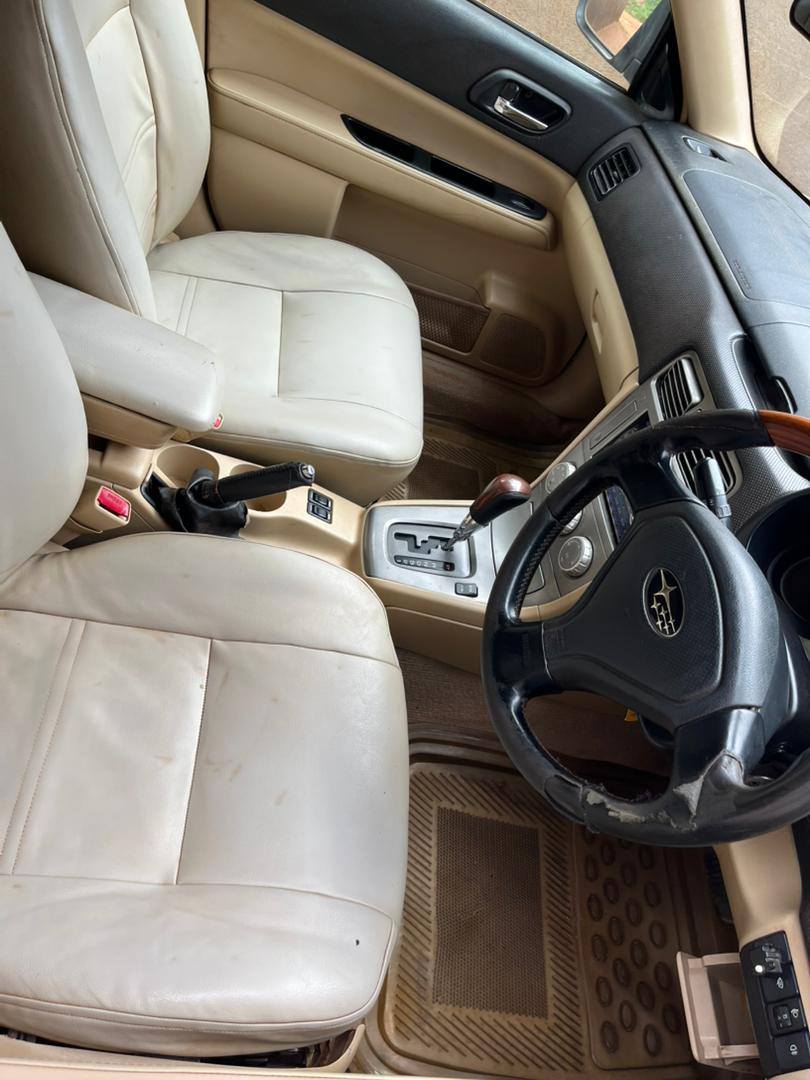 A picture of Toyota sienta in very good condition at 19m cal 0703