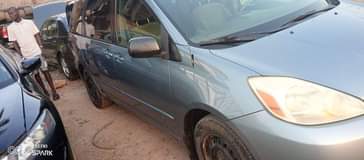 A picture of 2005 Toyota Sienna Le