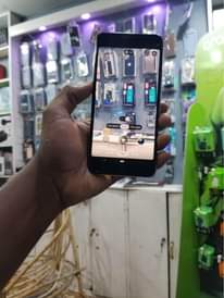 A picture of Google pixcel 3axl Gb 64 nipe 180k tu kamera kinanda
