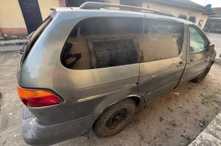 A picture of PRICE 1 4M NAIRA BUYER SETTLE AGENT 100K TOYOTA SIENNA