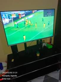 A picture of 40 inch smart TV chiq at 480000 call 0701222348 or