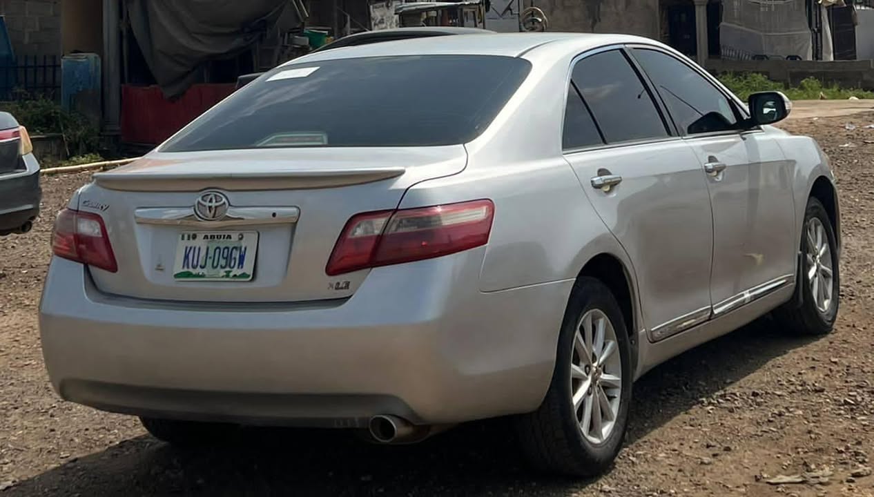 A picture of  Nigerian few months used Toyota Camry mozul . 2008
