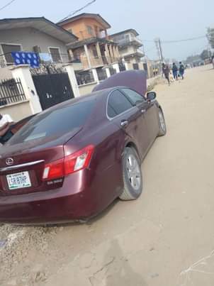 A picture of Lexus ES350 owner really need money location Yaba Lagos engine