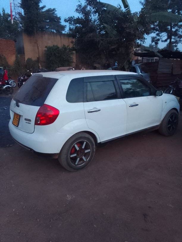 A picture of A verisa car