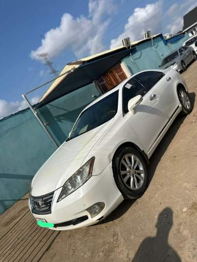 A picture of Es 350 direct 2012 pure first body everything working perfectly